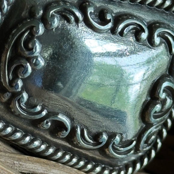 2 belts in 1! - Brighton vintage reversible black/brown belt (small-28”). - Picture 5 of 12